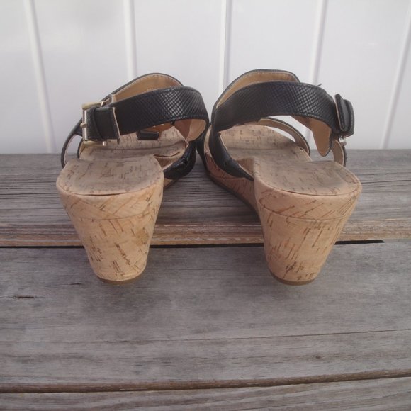 Tommy Hilfiger Wedge Shoes Black with Gold TH Logo Size 9 - Picture 4 of 7